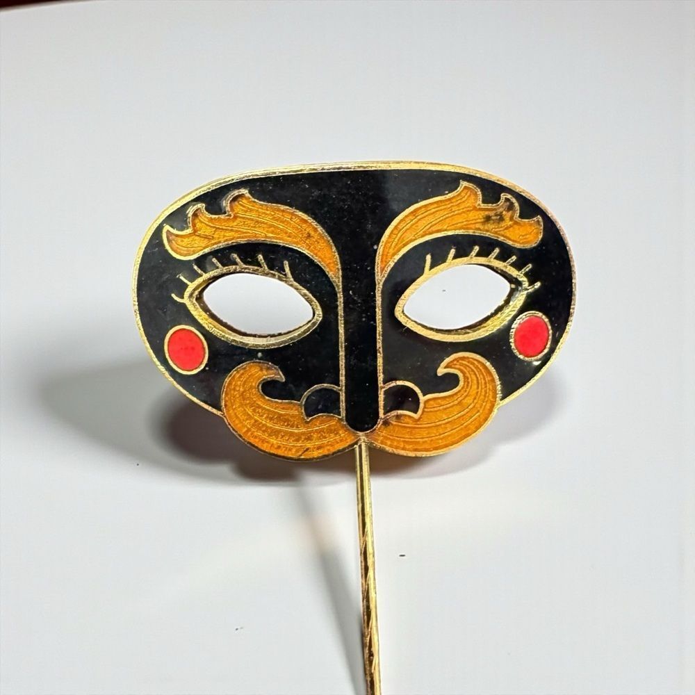 Vintage Masquerade Mask Enamel Sick Pin - Picture 3 of 7
